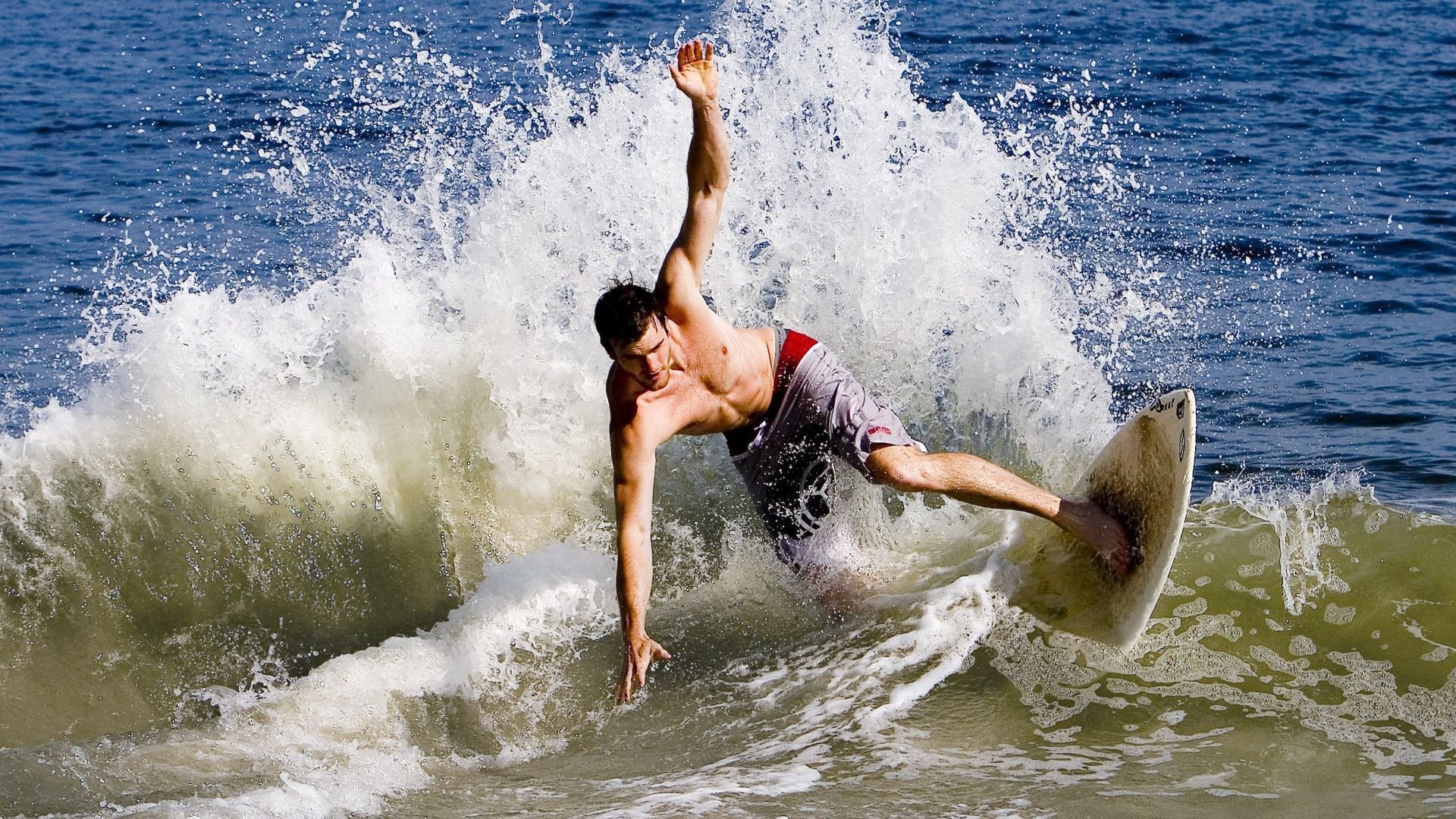 新西兰全黑队的比赛节奏由速度与精准推动，新西兰全黑队宣传视频